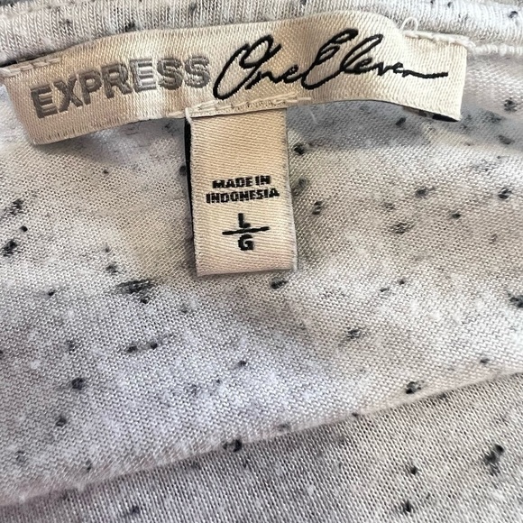 Express Large White Deep Vneck Elbow Length Black Dots Casual Shirt Oversized - Picture 7 of 7